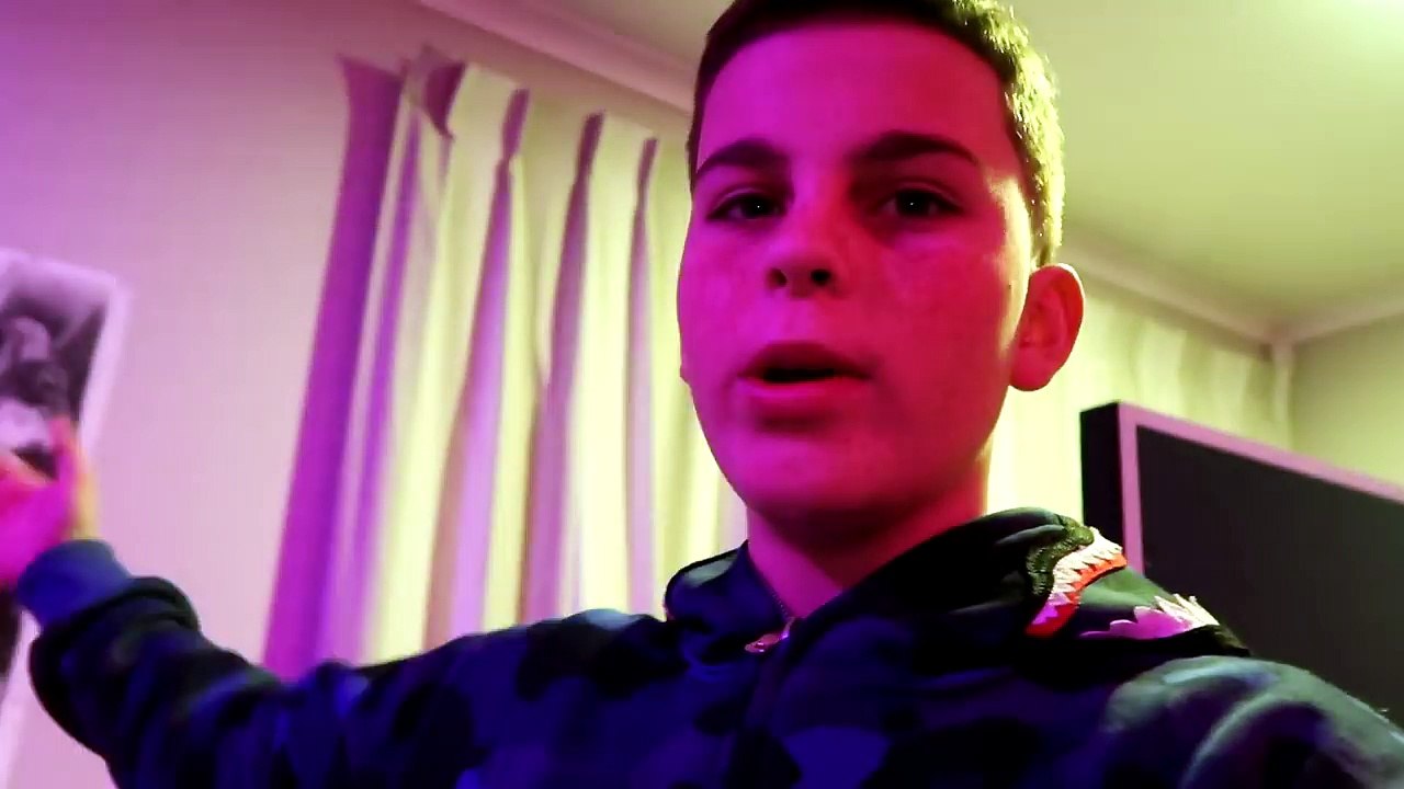 FREDDY FAZBEAR ATTACKS ME! *AT 3 AM*