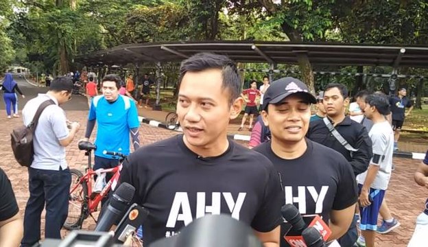 Gaya Agus Yudhoyono Sosialisasi di Taman Margasatwa Ragunan