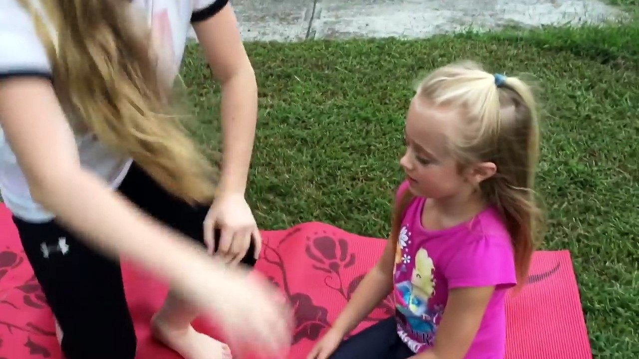 The day princess Ella broke her ankle and wrist Play doh girl rushes her to the doctor for treatment