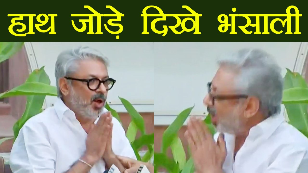 Sanjay Leela Bhansali requests Akshay Kumar with Joint hands to Postpone Padman Release | FilmiBeat