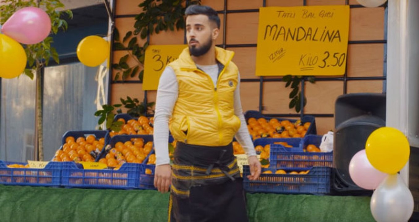 Mandalinacı 'Vay Delikanlı Gönlüm' Şarkısına Klip Çekti! YouTube Yıkıldı