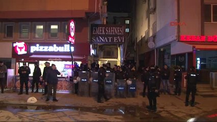 Oyun Yasaklandı, Polis Tiyatro Girişini Kapattı