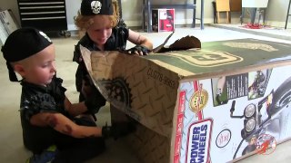 Power Wheels Harley Davidson Ride On Kids Motorcycle - Unboxing and Riding