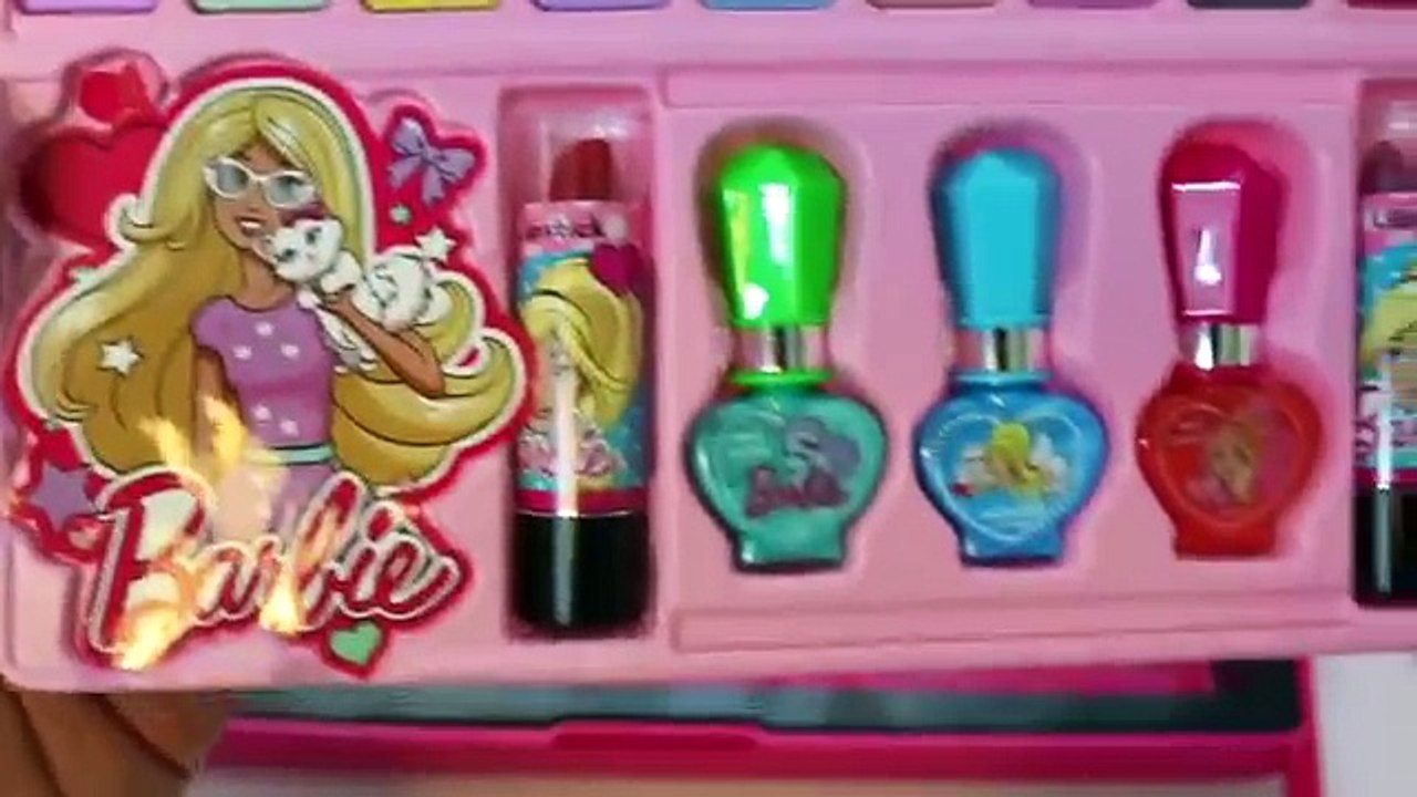 Barbie Deluxe Makeup Cosmetic Set Glitter Lip Gloss Unique Boutique مكياج العيد من باربى