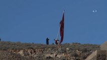 Köylüler, Afrin Sınırına Dev Türk Bayrağı Astı