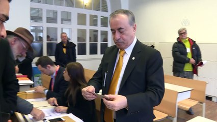 Galatasaray Kulübünün olağanüstü kongresi - Özbek ve Cengiz oylarını kullandı - İSTANBUL