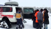 Köydeki hastaya paletli ambulansla ulaşıldı - BİNGÖL