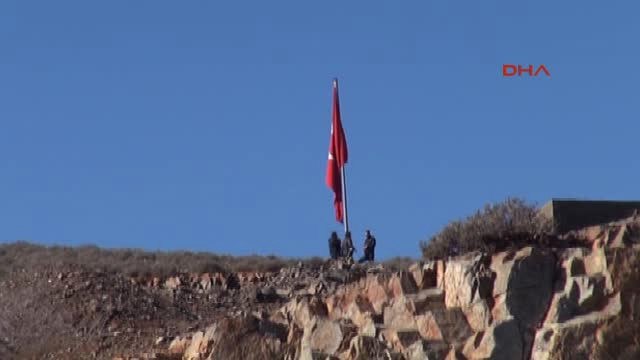 Hatay +suriye Sınırına Dev Türk Bayrağı Çekildi