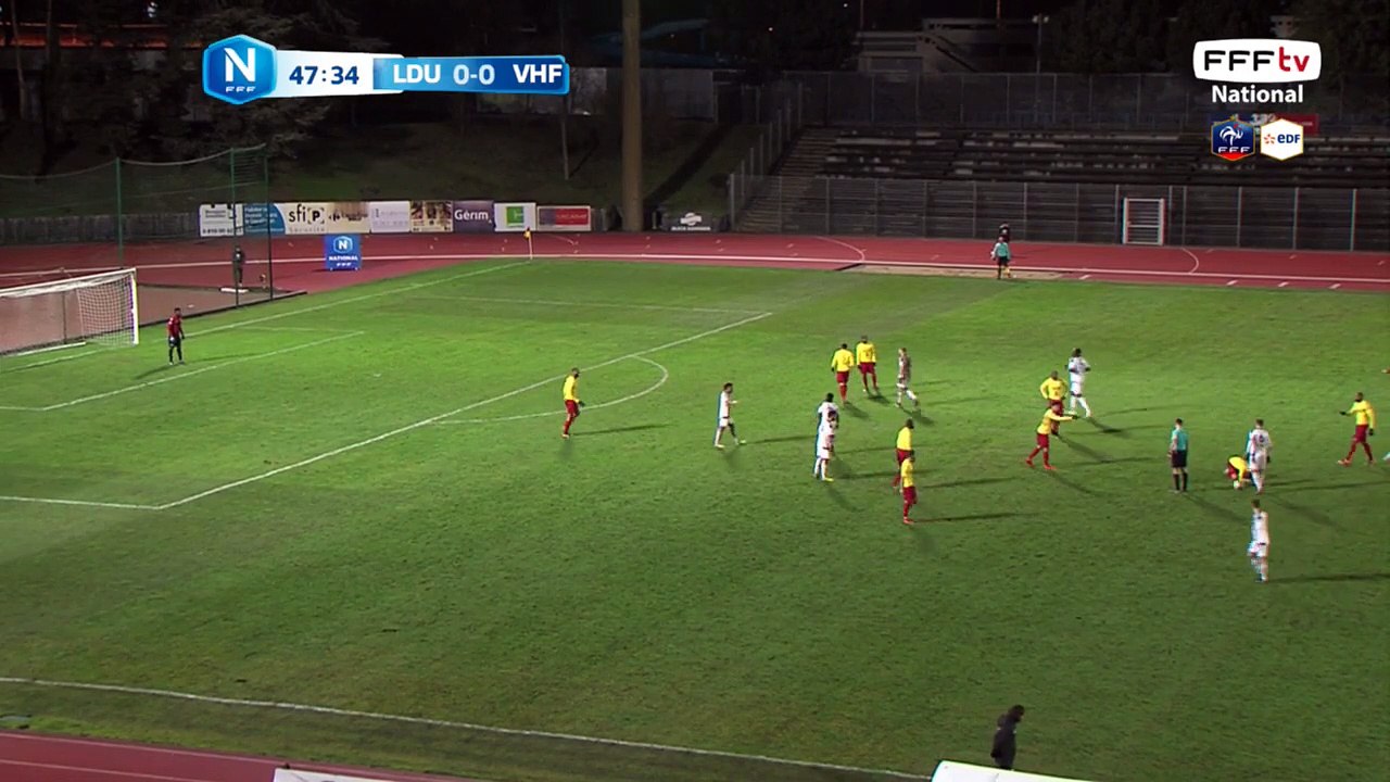 Coup franc de Flochon juste au dessus des buts