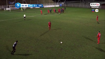 Coup franc lointain avec cafouillage dans la surface