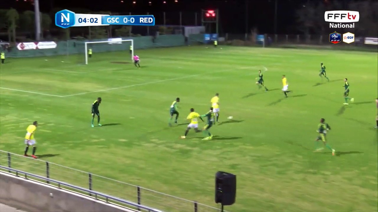 Centre-tir au dessus des buts