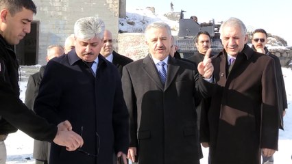 Bu kez Bakan Arslan fotoğrafçısını çekti - KARS