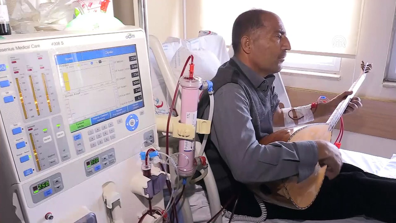 DİYABETLİ HAYATLARGözlerini ve böbreklerini alan diyabete sazıyla meydan okuyor - ERZURUM