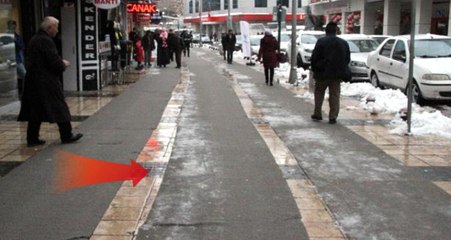 Kayseri'de Buz Tutan Yollara Belediyeden İlginç Çözüm: Kilometrelerce Kaydırmaz Halı Serdiler