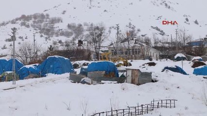 Erzincan'da Kar ve Tipi Nedeniyle 32 Köyün Yolu Kapandı