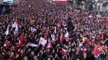 Cumhurbaşkanı Erdoğan, salon dışında toplanan vatandaşlara hitap etti (2) - KÜTAHYA