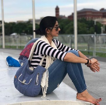 ദിവ്യ ഉണ്ണിയുടെ പുതിയ ഫോട്ടോ വൈറല്‍ | filmibeat Malayalam