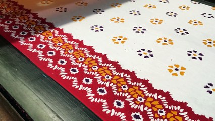 Proses pembuatan batik printing dengan alat utama yaitu plangkan