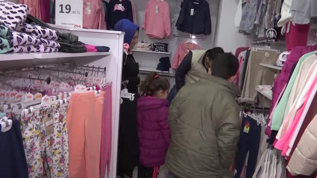 Umut Kervanı İnsanı Yardım Vakfı'ndan Yetimlere Kıyafet Yardımı