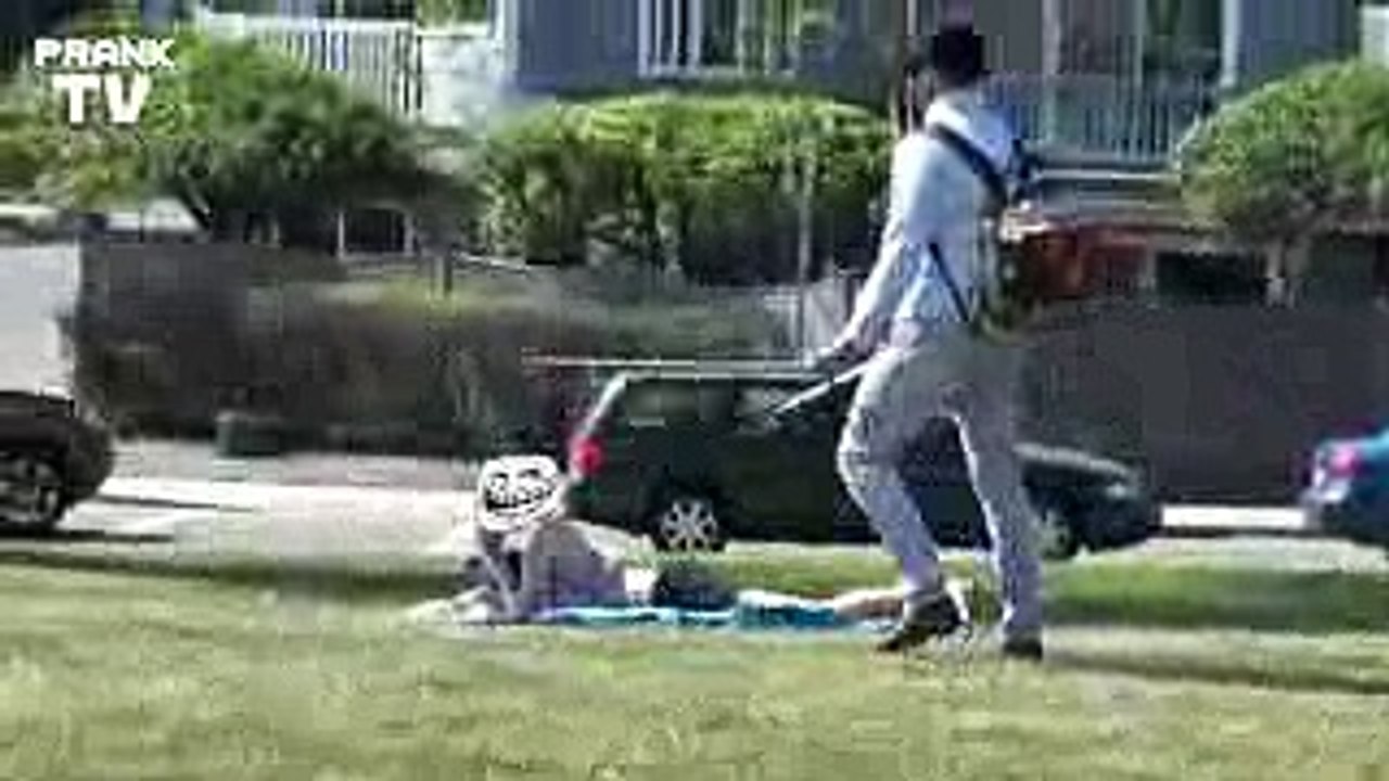 Blind Guy Pranking People on Beach - Funny Prank