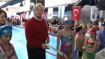 Yüzmeyi Öğrenen Çocuklar Sertifikalarını Aldı