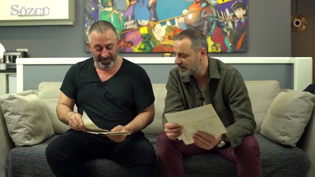 Cem Yılmaz ve Ozan Güven, karnelerini alan öğrencilere seslendi.