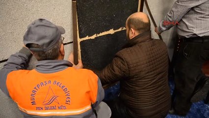 Antalya Konferansta Sesi Duyulan Yavru Kedi, Düştüğü Yerden Kurtarıldı