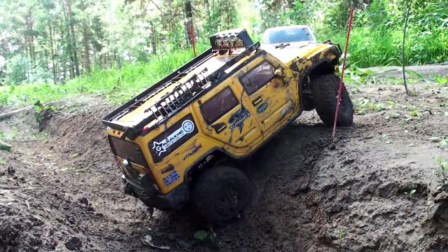 RC Truck OFF Road MUD - Tamiya Ford F350 vs Hummer H2 vs Axial Wraith, Dingo