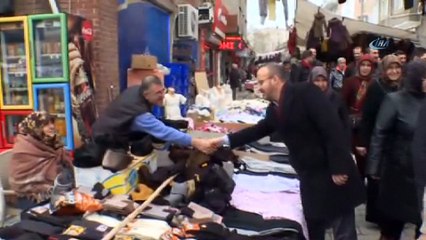 AK Parti Grup Başkanvekili Turan, pazar tezgahına geçti