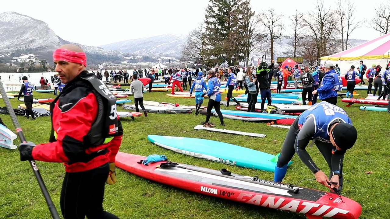 Talloires (Haute-Savoie) : 500 amateurs de paddle prennent le départ