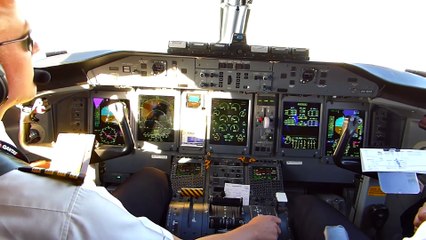 Awesome Flying Bombardier Dash 8 Q400