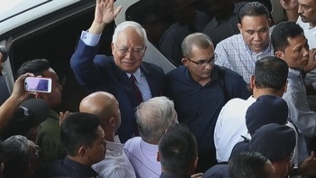 El ex primer ministro malasio es acusado de abuso de poder en caso de corrupción