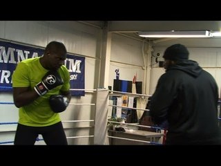 KEVIN JOHNSON WORKOUTS WITH TRAINER IN A LONDON GYM