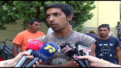 Ora News- Shkodër, policia i ka bllokuar çiklomotorët, romët dhe egjiptianët dalin në protestë