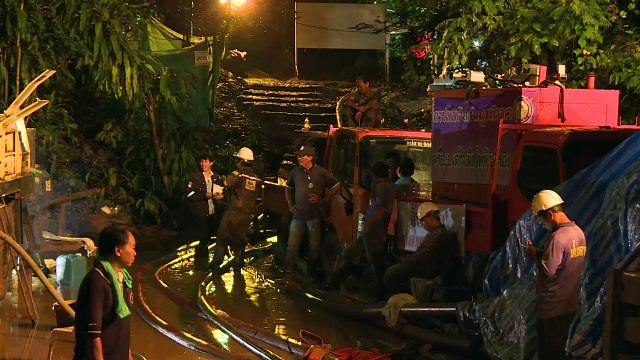 Hallan sanos y salvos a niños atrapados en cueva en Tailandia