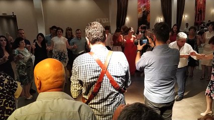 Αδελφές Κυριακή στον γάμο του Γιάννη Γκάτσου και της Χριστίνας Τανή