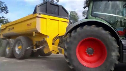 Télécharger la video: New holland bluepower - and fendt tractors moving ground