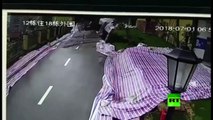 مشهد مرعب لانهيار شارع بالكامل تحت مجمع سكني في الصين