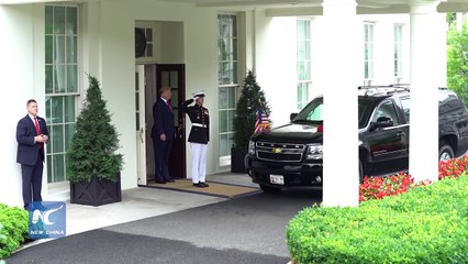 Presidente De Portugal Casi Le Arranca El Brazo A Trump