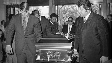 'A Football Life': A defining season for Sayers and Butkus