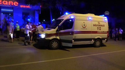 Otomobil kaldırımdaki ağaca çarptı: 1 yaralı - ADANA