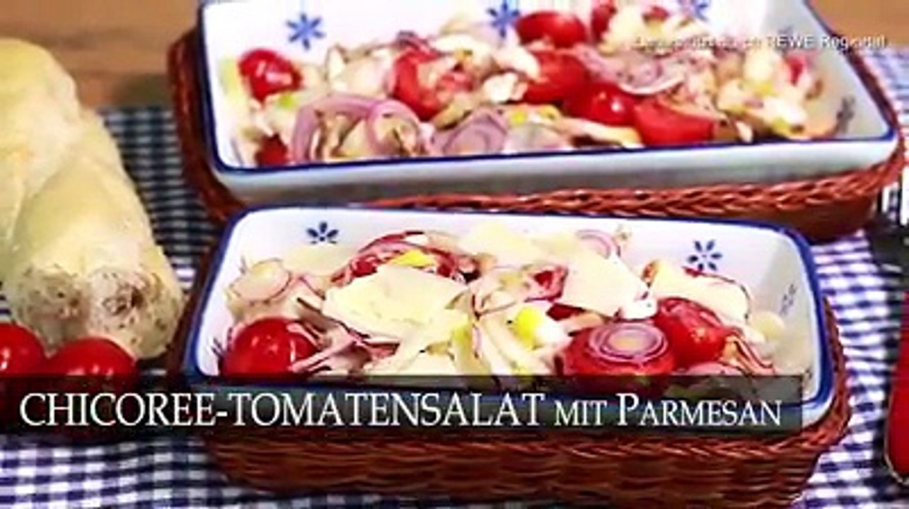 [Anzeige] Eisbergsalat und Feldsalat langweilen dich inzwischen? Dann solltest du unbedingt diesen frischen Chicoree-Tomatensalat mit Parmesan von Esslust probi
