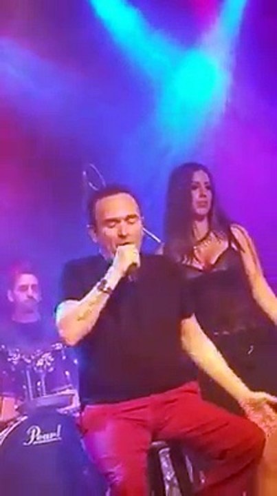 ΔΕΝ ΥΠΑΡΧΕΙ ΑΛΛΗ ΤΕΤΟΙΑ ΦΩΝΗ !!! Σταμάτης Γονίδης - Μακριά μου να φύγεις - Live 2015 HD