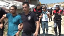 Büyükçekmece'de kaçak yapıların yıkımında olay: 4 polis yaralı