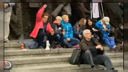 Az igazságügyi reform ellen tüntettek Varsóban