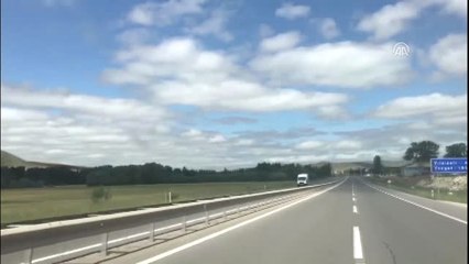 Sivas'ta Minibüsle Traktör Çarpıştı: 20 Yaralı (2)