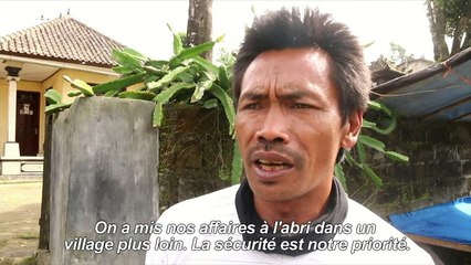 A Bali, le volcan Agung crache des cendres