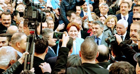 İYİ Parti, AK Parti'ye Göz Kırptı: MHP ile Sorun Yaşarsanız Biz Buradayız