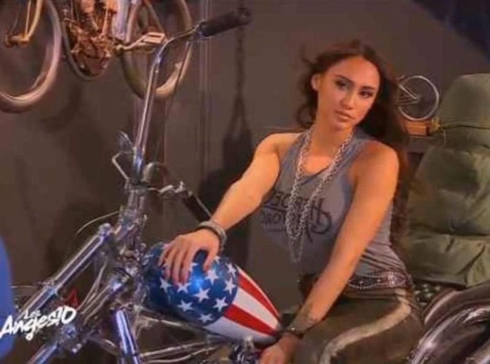 Revue de tweets : Les photos torrides d'Astrid Nelsia dans Les Anges 10 !