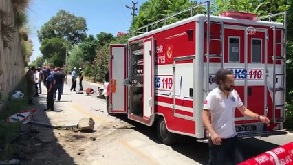 Trafik levhasına çarpan üniversite öğrencisi öldü - İZMİR